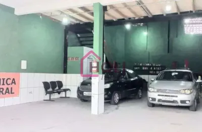 Galpão Comercial à Venda no Tatuapé, São Paulo-SP: 1 Sala, 2 Banheiros, 200m² de Área. Imperdível!