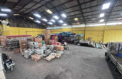 Galpão comercial de 1.800m² para venda ou locação na Vila Mesquita, São Paulo-SP!