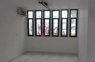 Locação de Sala Comercial em Condomínio na Mooca, São Paulo-SP: 30m², 1 Sala, 1 Banheiro, 1 Vaga de Garagem!