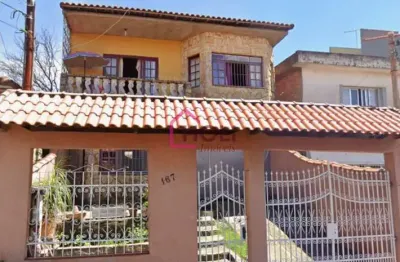 Magnífica casa à venda na Penha, São Paulo-SP: 3 quartos, 1 suíte, 4 banheiros, 4 vagas e 298m² de pura elegância!