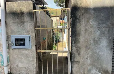 Casa com entrada independente, quintal e aceita pets – 1 quarto + área de serviço