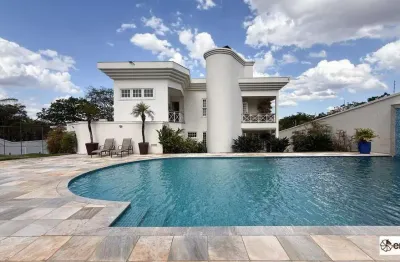 Casa imponente com 2.000m² de área total, com vista para a lagoa à venda por r$ 6.800.000.