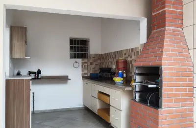 Casa térrea 2 sites, 2 vagas ,churrasqueira, fundação e laje para sobrado construção semi nova.