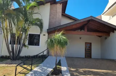 Linda casa em condomínio!!! 3 suítes sendo a master com closet!