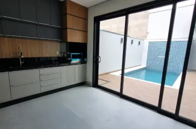 Linda e moderna casa em condomínio pronta para morar! alto padrão de acabamento com 3 suítes!