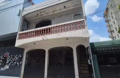 Casa com 3 quartos para alugar na Travessa Apinagés, 945, Batista Campos, Belém