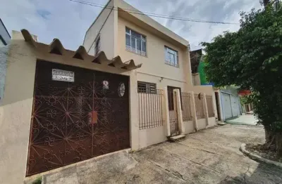 Casa para venda possui 312m2, com 6 quartos, 3 suítes, 4 banheiros e 2 vg - ca0003sc