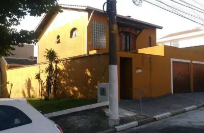 Sobrado em condominio fechado, 3 dormitorios (1 suite master com escritorio), piscina e churrasqueira. menor custo/beneficio da regiao!