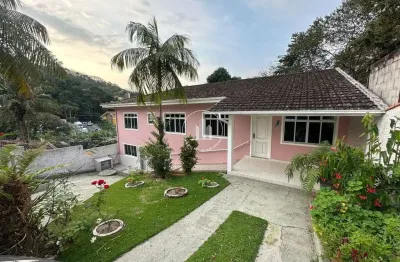 Casa com 3 quartos à venda na Rua Virgínia Quint, 13, Centro, São José