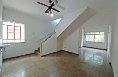 Sobrado na vila gumercindo com quintal, jardim e vaga para 4 carros - aproveite!