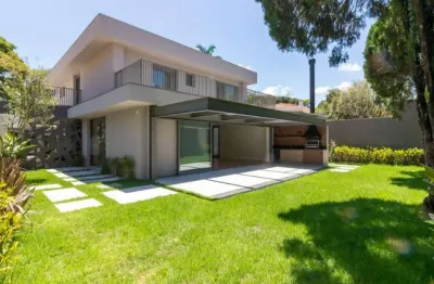 Casa residencial alto padrão a venda em pinheiros, 4 quartos sendo 4 suítes e 6 vagas de garagem.