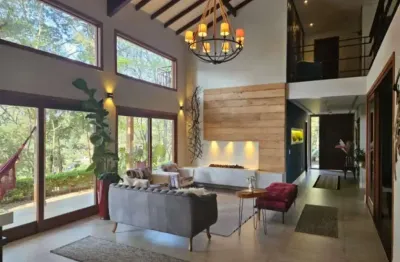 Casa à venda em condomínio na serra da cantareira com 3 quartos sendo 1 suíte master e 1 vaga de garagem.