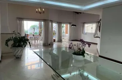 Casa sobrado a venda com 4 quartos sendo 4 suítes, piscina e muito conforto!