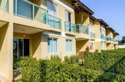 Vende-se casa em condomínio residencial com 4 quartos sendo 1 suíte cozinha equipada e quintal com churrasqueira