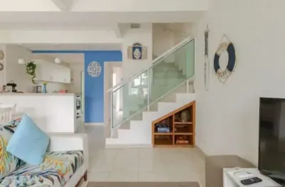 Vende-se casa em condomínio residencial com 4 quartos sendo 1 suíte cozinha equipada e quintal com churrasqueira