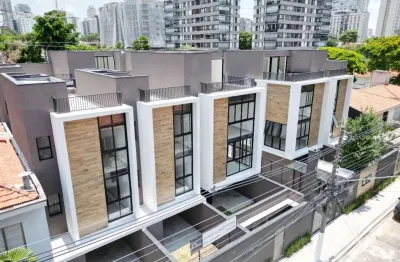 Casa em condomínio â venda com 163,24m2 com 2 vagas de garagem!