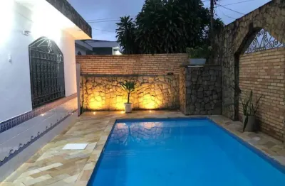 Casa 3 andares, 7 suítes, piscina, lareira, área gourmet e 4 vagas