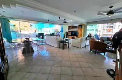 Belíssima cobertura à venda na praia da enseada na região da brunella!