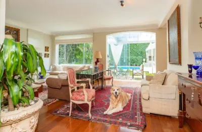 Casa a venda no alto de pinheiros, sp / 4 quartos sendo 2 suítes, 2 vagas e 480m².