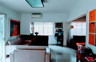 Sobrado à venda localização privilegiada no brooklin paulista, área total 750 metros.