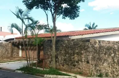 Magnífica  casa 3 suítes (5 quartos), 6 vagas para venda ou permuta