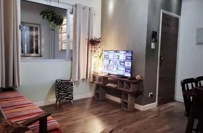 Apartamento a venda a uma quadra da Praia com  2 Quartos e 1 Vaga de Garagem