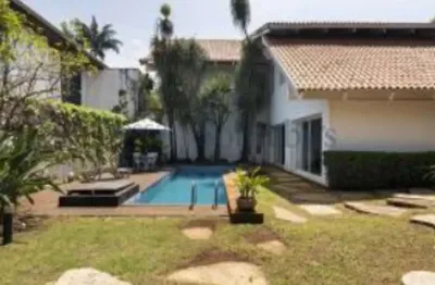 Sobrado Alto Padrão à venda 4 Quartos sendo 2 Suítes, Piscina e 6 vaga de Garagem