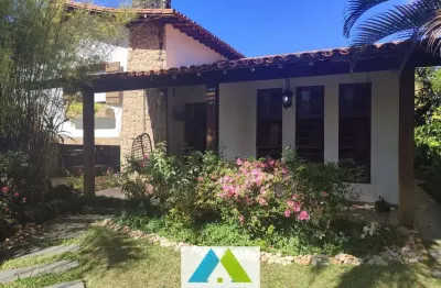 Excelente casa no bandeirantes, 03 quartos, uma suite, banheiro social, salas anplas, cozinha planejada, piscina e área gourmet, vagas