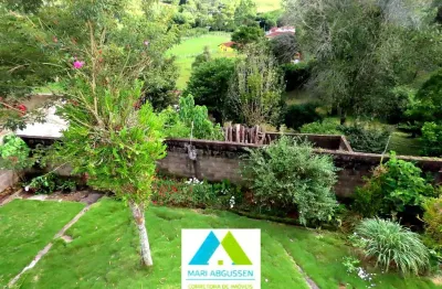 Casa aconchegante, 02 salas, 04 quartos, varanda, cozinhas, jardim - oportunidade única em bocaina de minas! e mais dois lotes.