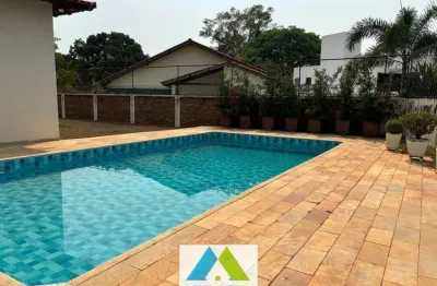 Casa linear, raridade no bandeirantes, 04 quartos, 02 suítes, salas amplas, piscina, 04 vagas.