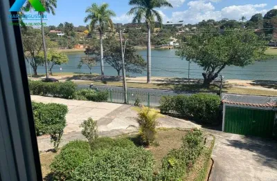 Casa na orla, 05 quartos sendo 02 suítes, salas amplas, piscina, jardins, 2.200m².