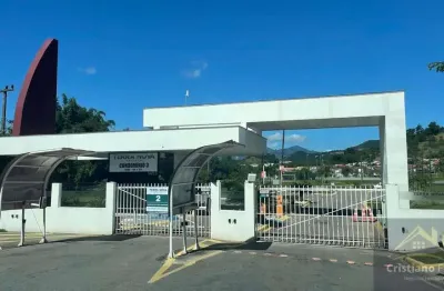 Casa com 3 dormitórios no condomínio terra nova, bairro bela vista na palhoça.