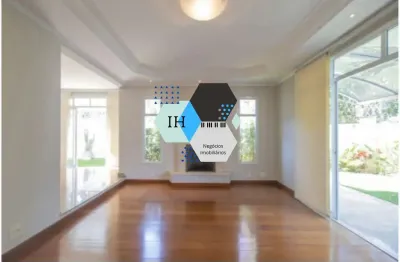 Triplex de 342m2 à venda com 4 dormitórios, 2 suítes e 3 vagas.