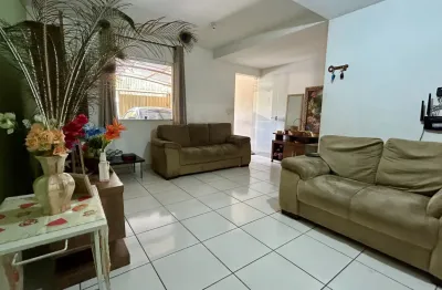 Vendo  excelente casa duplex de 03 quartos no caravelas, governador valadares-mg