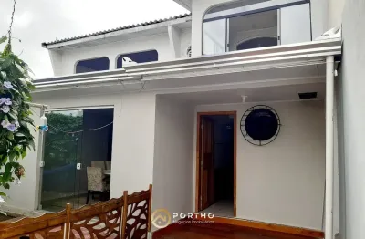 Sobrado com ponto comercial palmital paranaguá em localização priveligiada.