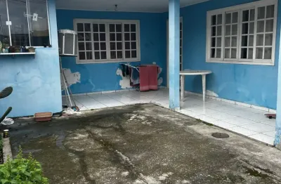Casa com 2 quartos a ser entregue com pintura nova no Emboguaçu