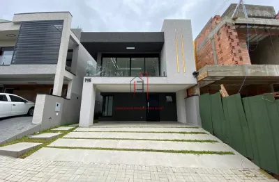 Excelente sobrado de alto padrão, em condômino completo, localizado no santa cândida