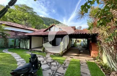 Casa para Venda em Niterói, Itacoatiara, 5 dormitórios, 3 suítes, 4 banheiros, 4 vagas