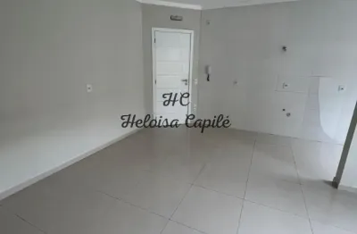 Apartamento à venda com 2 quartos e sacada com churrasqueira