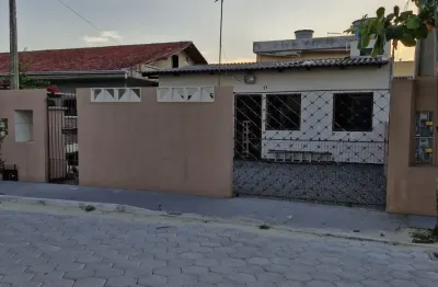 Casa para venda no bairro centro, localizado na cidade de navegantes / sc.
