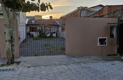 Casa para venda no bairro centro, localizado na cidade de navegantes / sc.