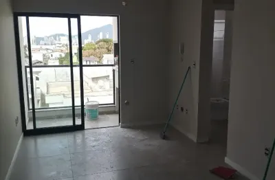 Apartamento pronto para morar com 2 dormitórios no centro tro de navegantes sc