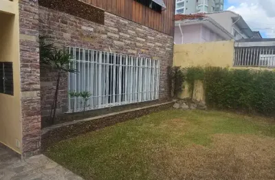 Casa ampla com 4 dormitórios e 2 suítes na rua da paz — conforto e espaço em localização privilegiada!
