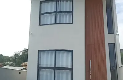 Casa de luxo em itaipu com 3 quartos, piscina e 2 vagas de garagem.