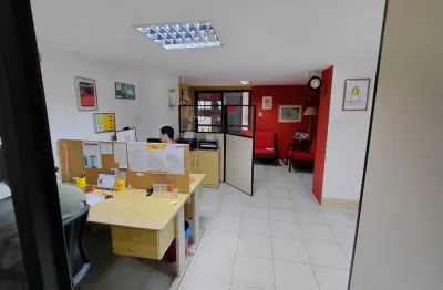 Sala comercial na barra, traga seu negocio para a melhor localizão da cidade.