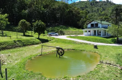 Sitio alpenhof em águas mornas, imovel com uma bela casa e riacho!
