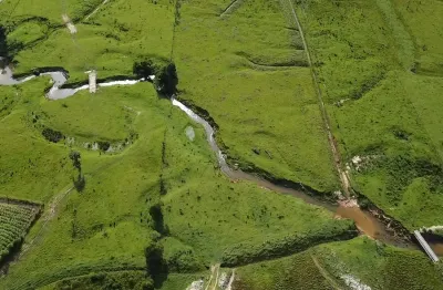 Belo sitio em águas mornas, imovel em um lugar calmo e seguro!