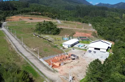 Condominio floreville, belo local para morar em santo amaro da imperatriz!