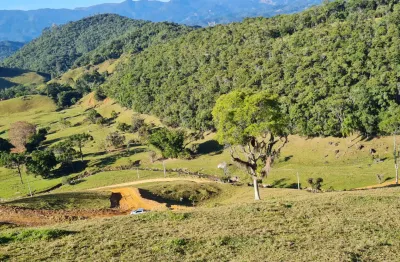 Sitio com linda vista otimo para quem procura ter aquela vista dos sonhos.