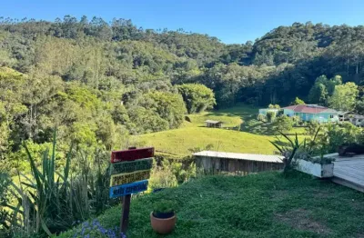 Sitio com uma otima casa e uma linda vista panoramica em Águas Mornas